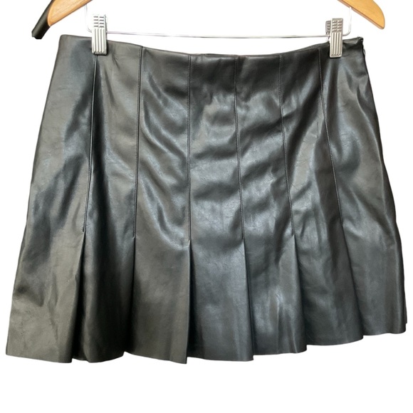 Black Vegan Leather Pleated Tennis Skirt Large - Picture 2 of 6
